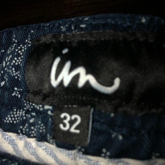 Shorts - Picture 2 of 3